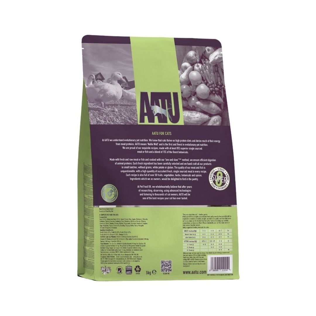 Back packaging of AATU Free Run Duck Dry Cat Food with feeding instructions, nutritional details, and ingredient list. Premium grain-free cat food in Dubai and UAE.