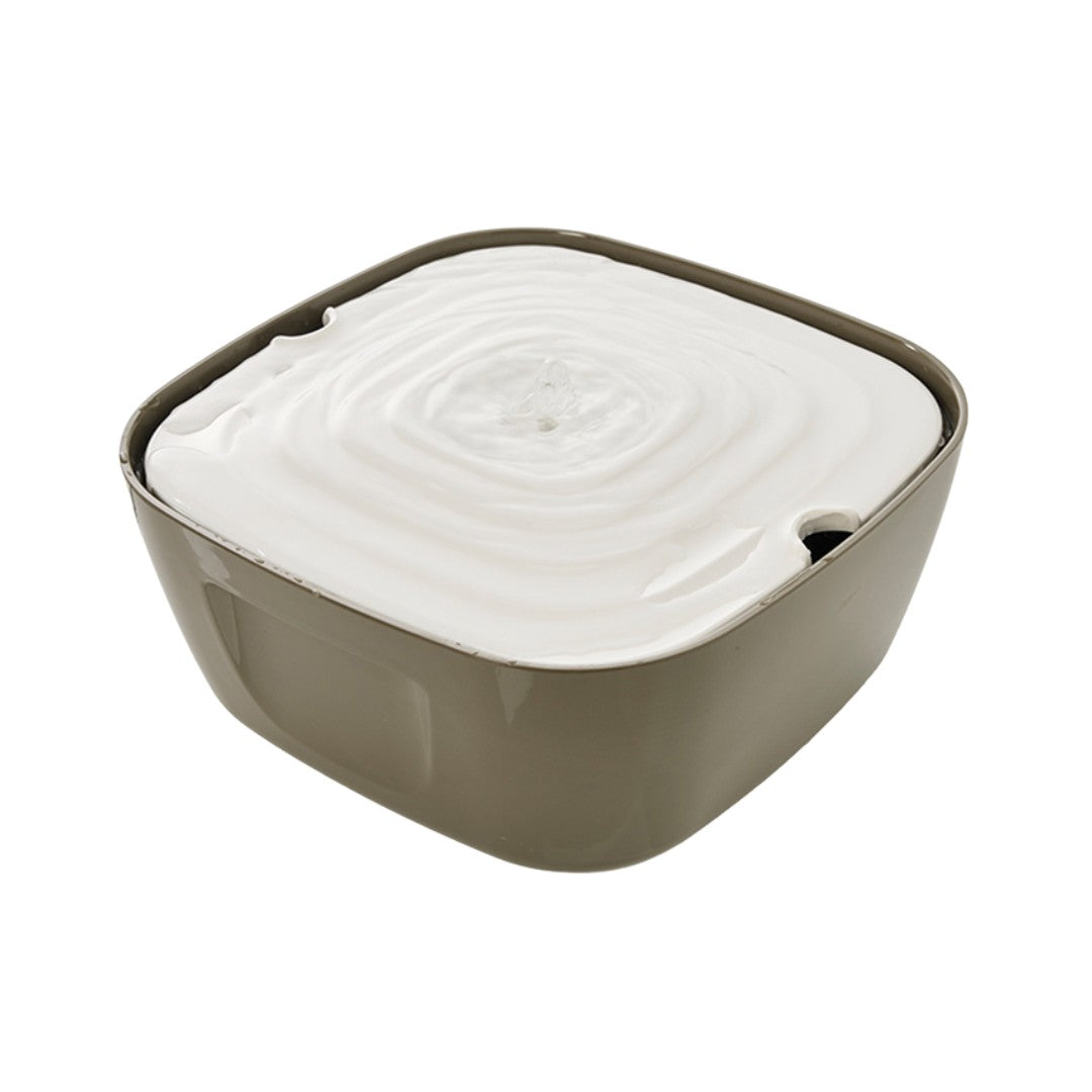 Savic Volcano Cat Fountain 2.5L – Vet-Recommended, Continuous Recirculation, Carbon Filter, Whisker-Friendly, Non-Slip – Hydration and Health for Your Cat!