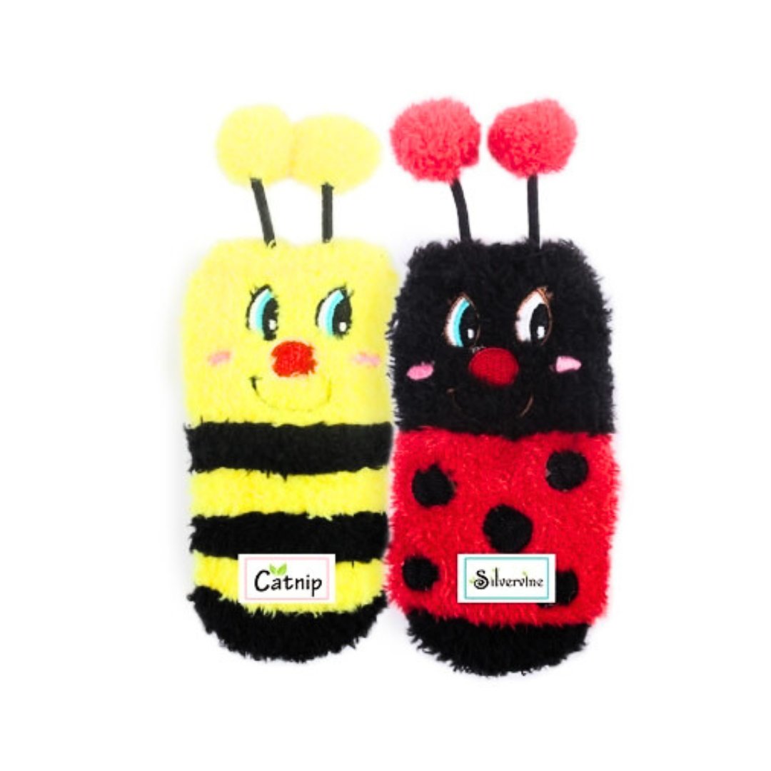 All For Paws Cuddler Bug Sock Cat Toy is a set of 2 designed in the shape of socks that your cat will love. It comes with a catnip inside to entice your furry friend further - Full.