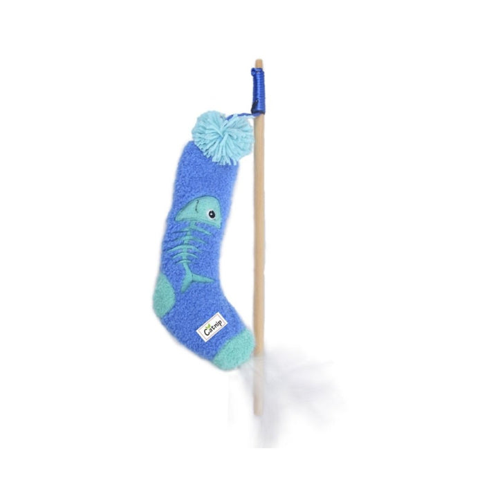 All For Paws Sock Cuddler is a Fish Cat Wand shaped like a sock! Your furry friend will love playing with it. It comes with a catnip inside for added fun - Full.