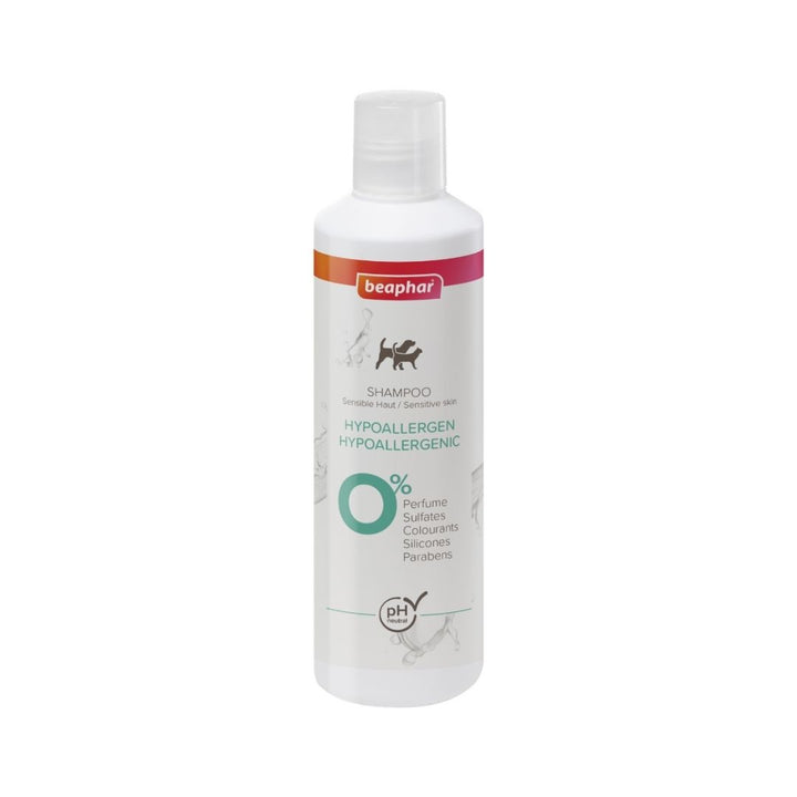 Beaphar Sensitive Skincare Hypoallergenic Shampoo – 250ml bottle for cats and dogs with sensitive skin, free from harsh chemicals.