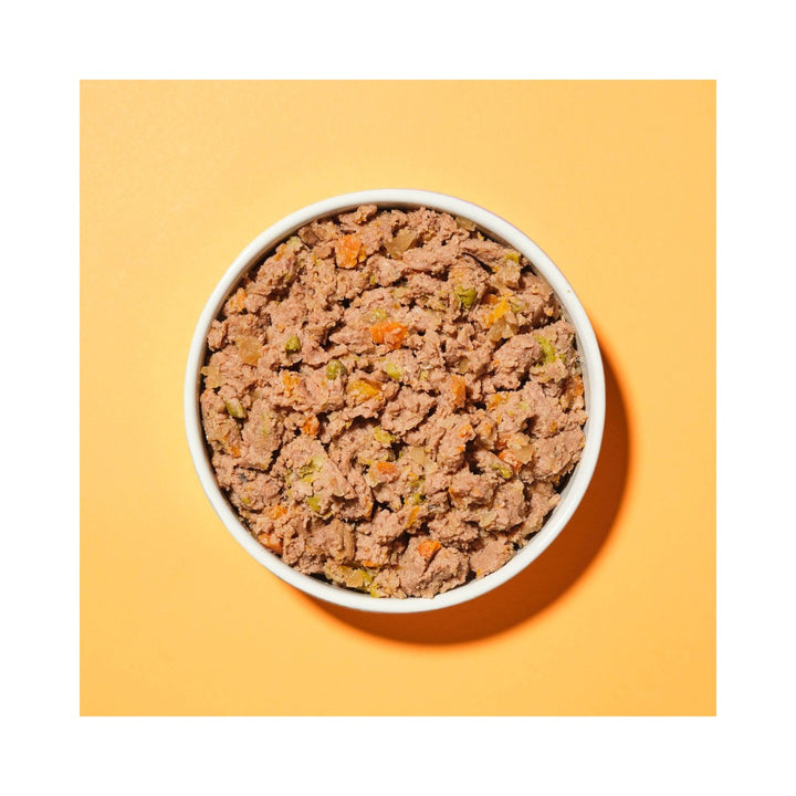 Pooch & Mutt Chicken, Pumpkin & Pea Dog Wet Food in a 375g pack. This grain-free wet food is a nutritious blend of fresh chicken, pumpkin, peas, and carrots 3