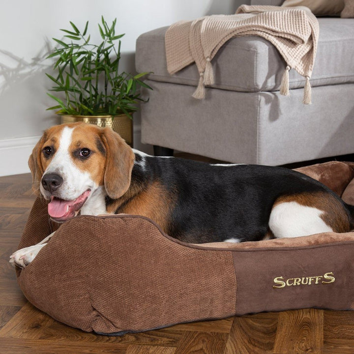 Indulge your pet in the lap of luxury with the Scruffs® Chester Box Dog Bed. Carefully crafted from rich chenille fabric, this bed collection exudes luxury and comfort. Brown