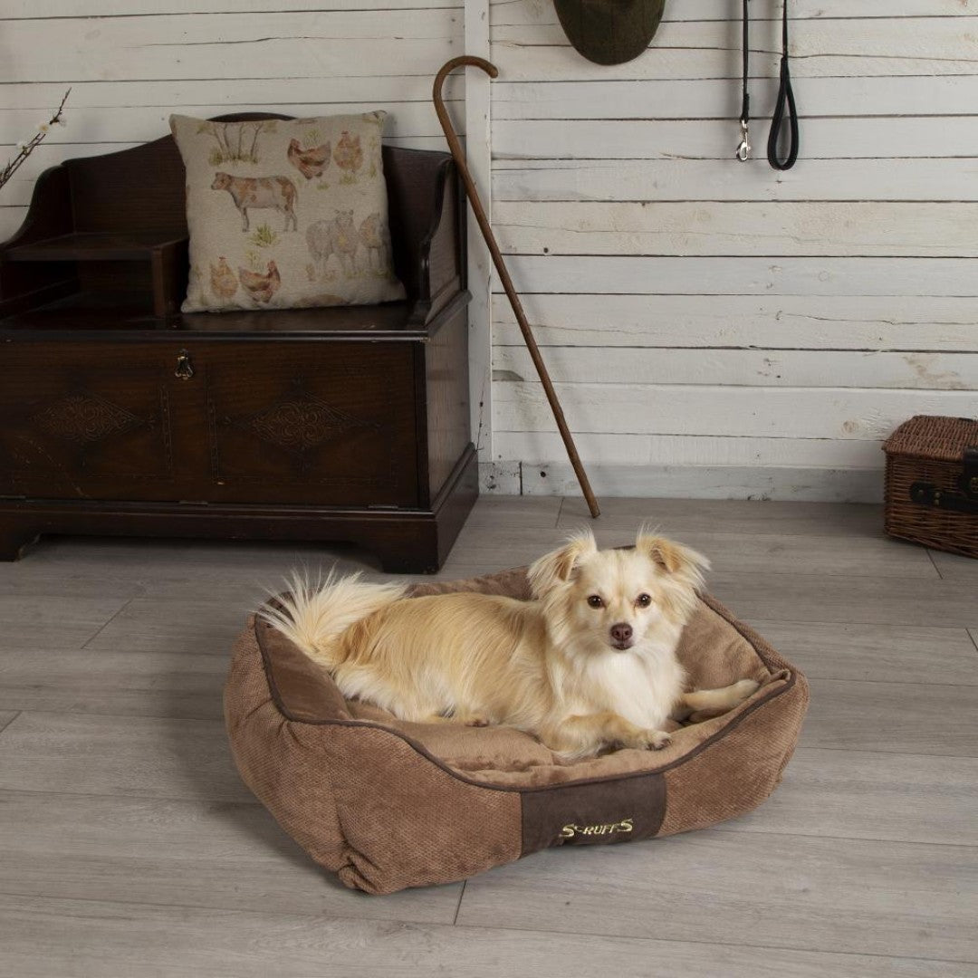 Indulge your pet in the lap of luxury with the Scruffs® Chester Box Dog Bed. Carefully crafted from rich chenille fabric, this bed collection exudes luxury and comfort. Brown