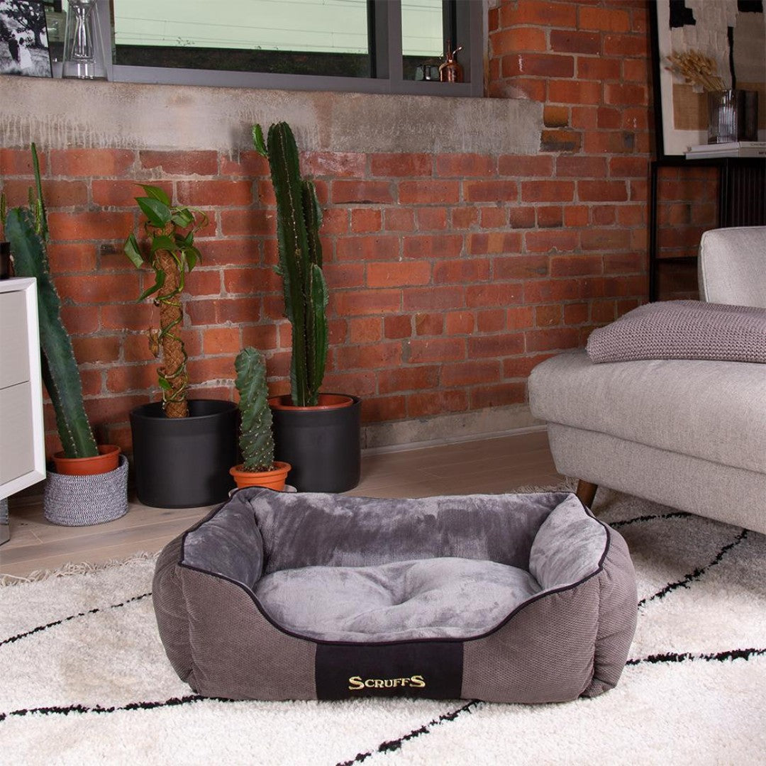 Indulge your pet in the lap of luxury with the Scruffs® Chester Box Dog Bed. Carefully crafted from rich chenille fabric, this bed collection exudes luxury and comfort. Graphite