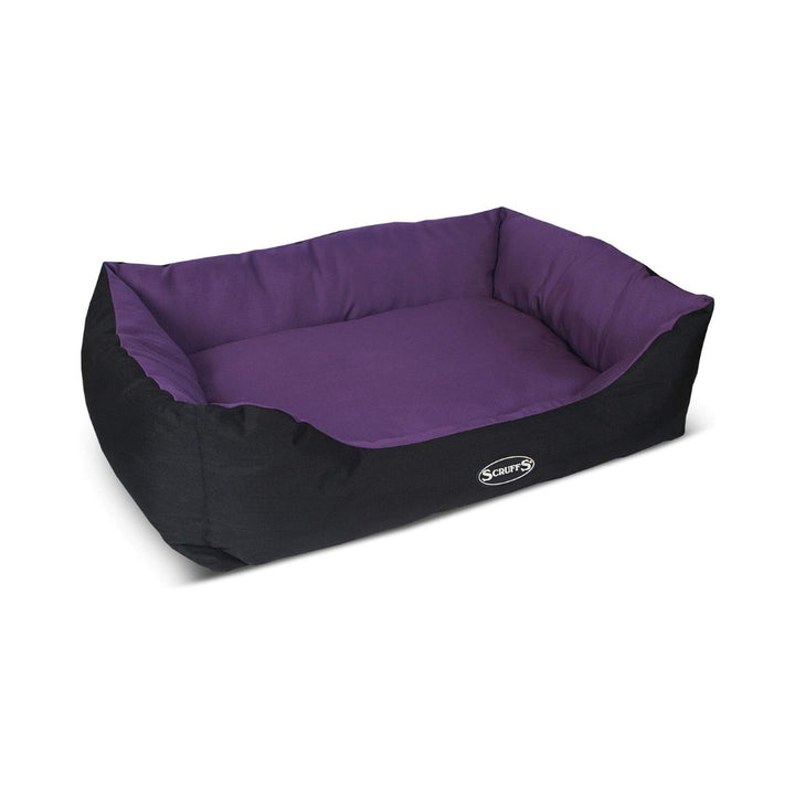 Elevate your pet's comfort with the Scruffs Expedition Box Dog Bed, designed to withstand the rigors of outdoor adventures while maintaining a stylish edge. Plum