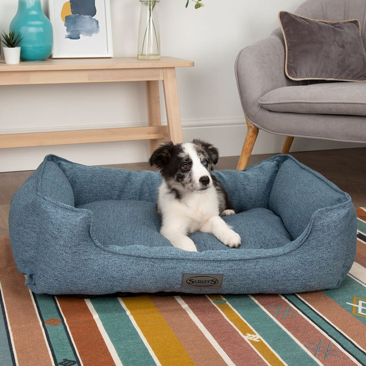 Transform your pet's lounging experience with the Scruffs® Manhattan Box Dog Bed, combining luxury, style, and comfort in one exquisite package. Blue -Full