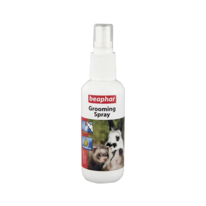 Beaphar Grooming Spray contains almond oil that helps detangle fur quickly, moisturizes the skin, and leaves the coat shining beautifully. It's also perfect for show preparation.