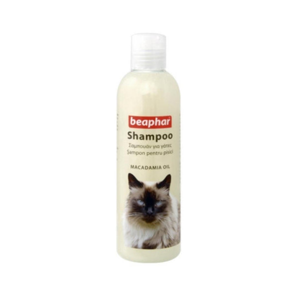 Beaphar Cat Shampoo formulated deep conditioning shampoo for cats. This shampoo contains macadamia oil to bring life and condition to the dullest coat.