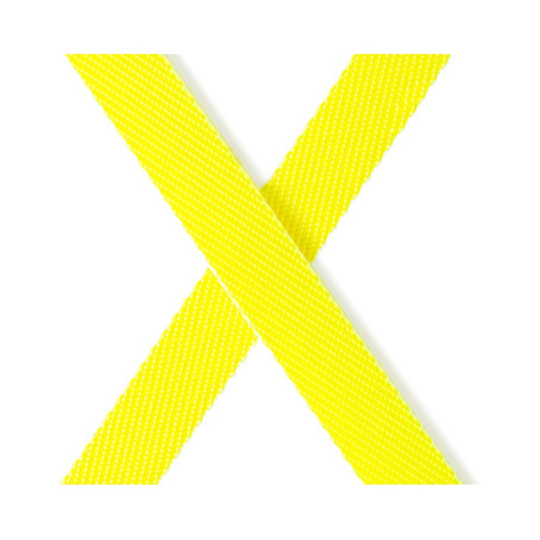 Flexi Giant Tape Leash For Dogs designed for training sessions. Convenient handling with a brake button, permanent stop feature, and ergonomic soft grip 2.