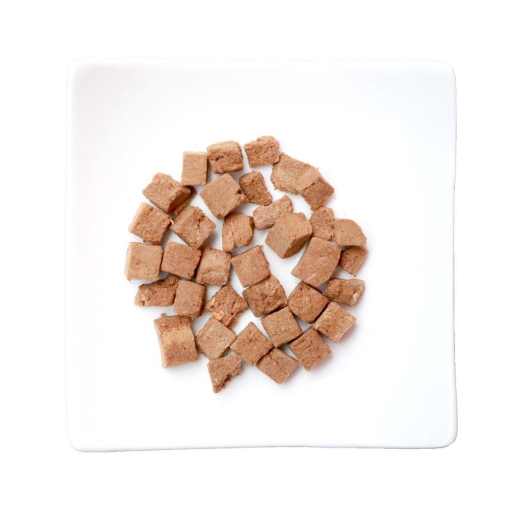 Kit Cat Freeze Bites Tuna Cat Treats we gently steam and then freeze dry these treats to lock in nutrients and concentrate natural flavors.